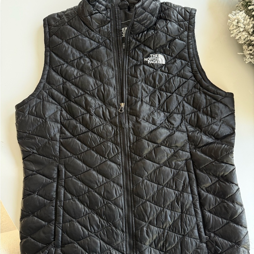 North face vest - Picture 2 of 4